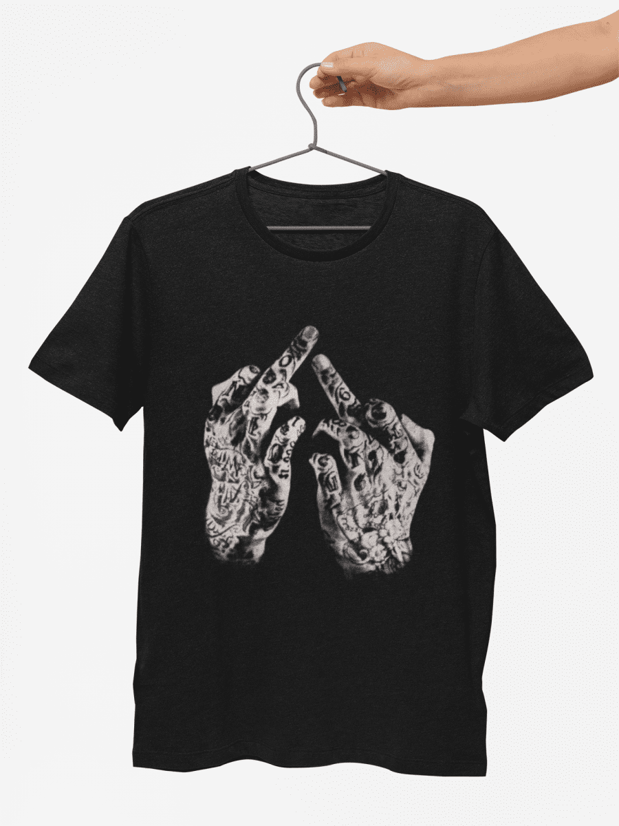 Mãos tatuadas Mãos tatuadas